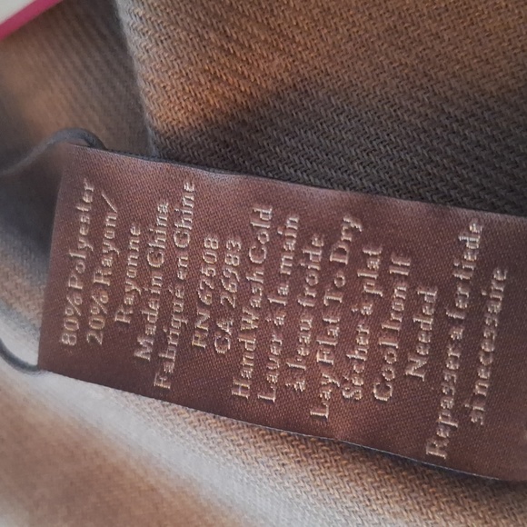 NWT Vince Camuto Large 26" X 76"  Beautiful Soft Scarf - Picture 4 of 9